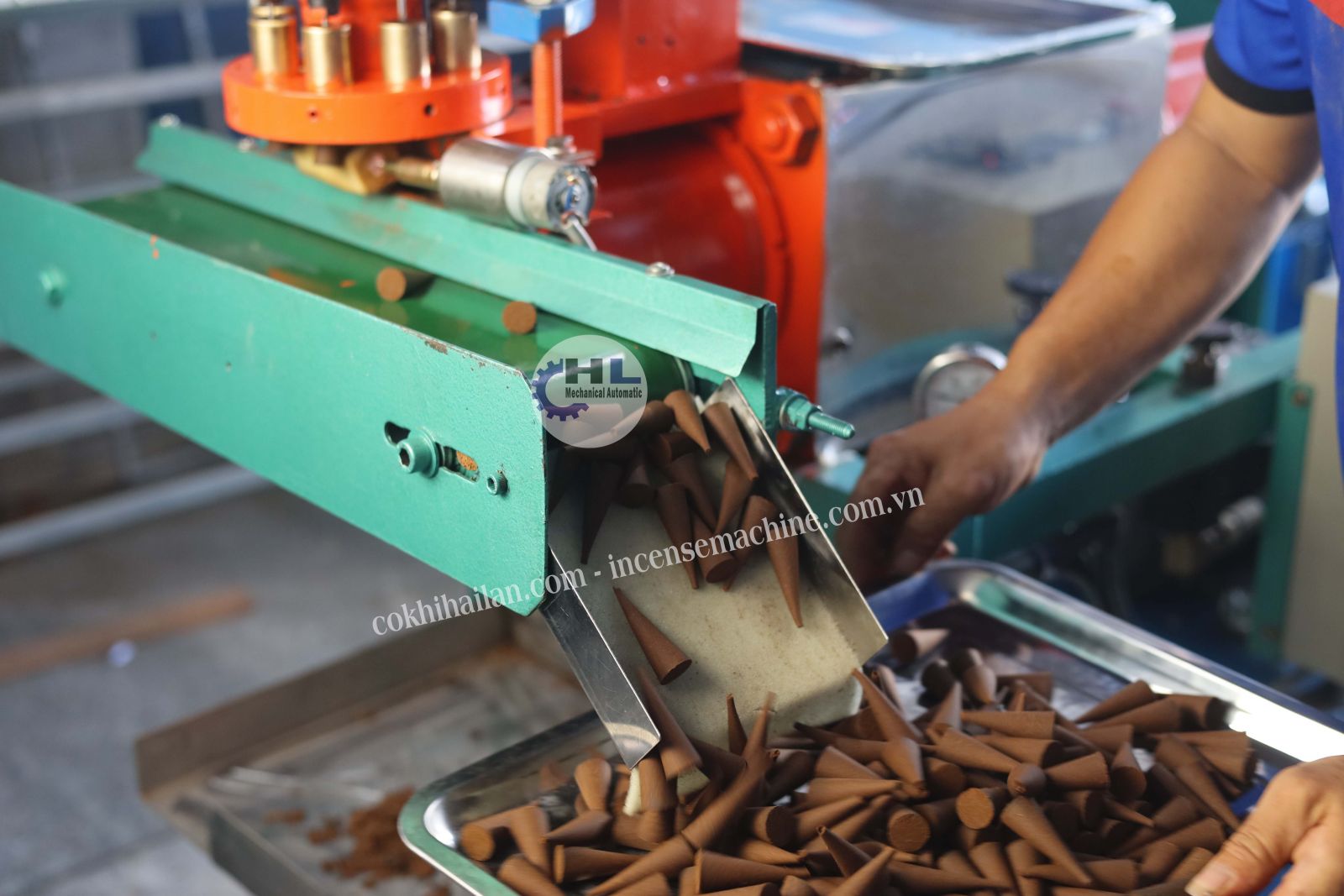 FULL AUTOMATIC HYDRAULIC CONE INCENSE MAKING MACHINE